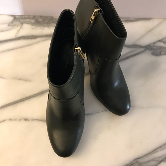 BRAND NEW Ann Taylor Spruce Green Booties - Picture 3 of 6